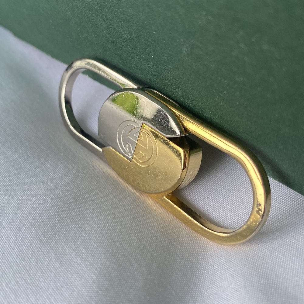 Gucci Interlocking Keychain - Picture 2 of 7